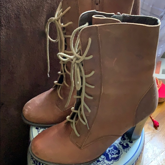 crimson elastic gore booties